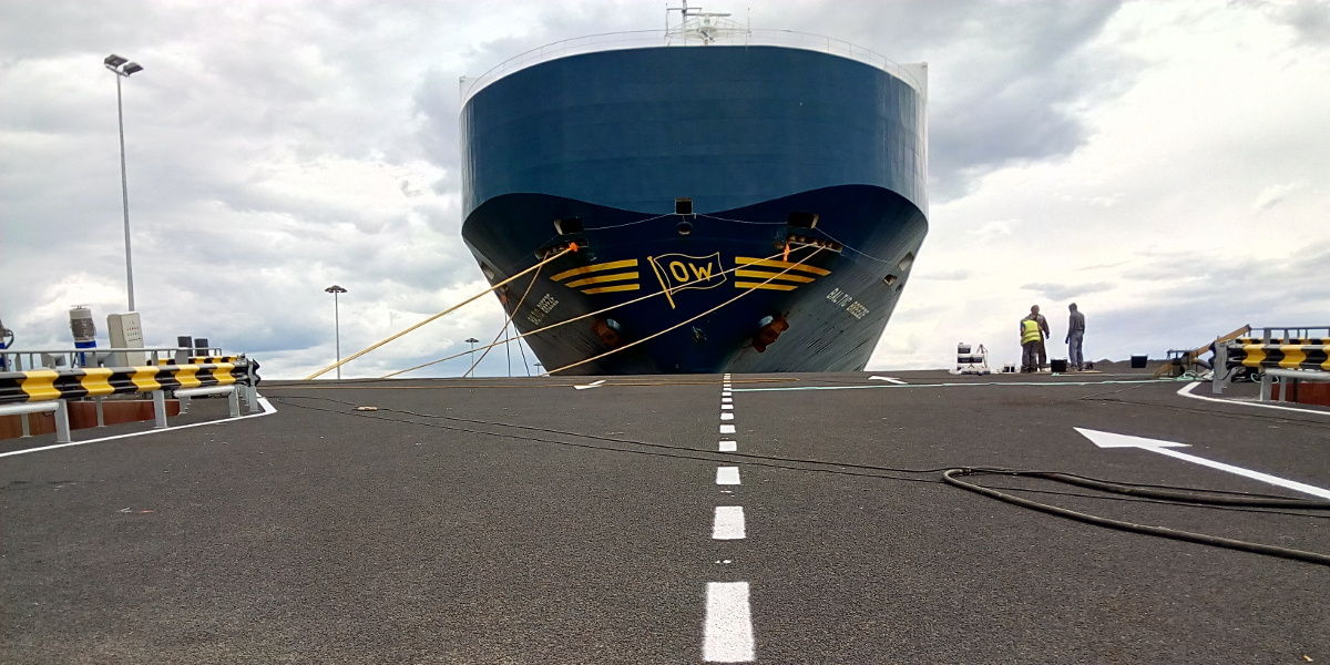 Rampa flotante para carga rodada en el puerto de Santander